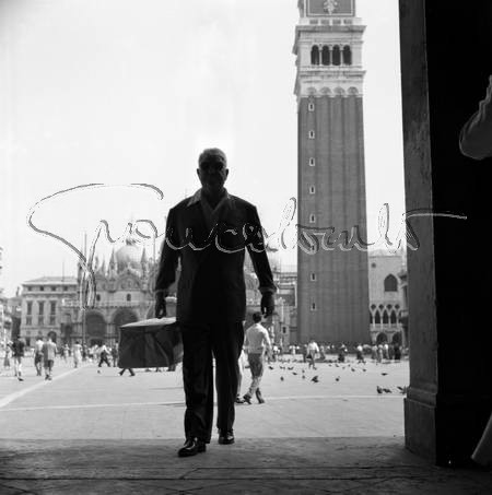 Jean Gabin sur la piazza San Marco de Venise