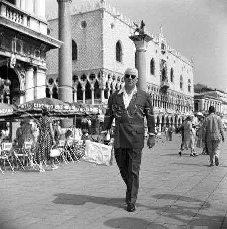 Jean Gabin sur la piazza San Marco en 1959